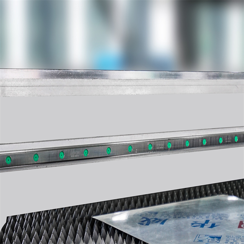 Çin Demir Lazer Kesim Makinesi Fiyatı 4000W Sac Fiber Lazer Kesim Makinesi
